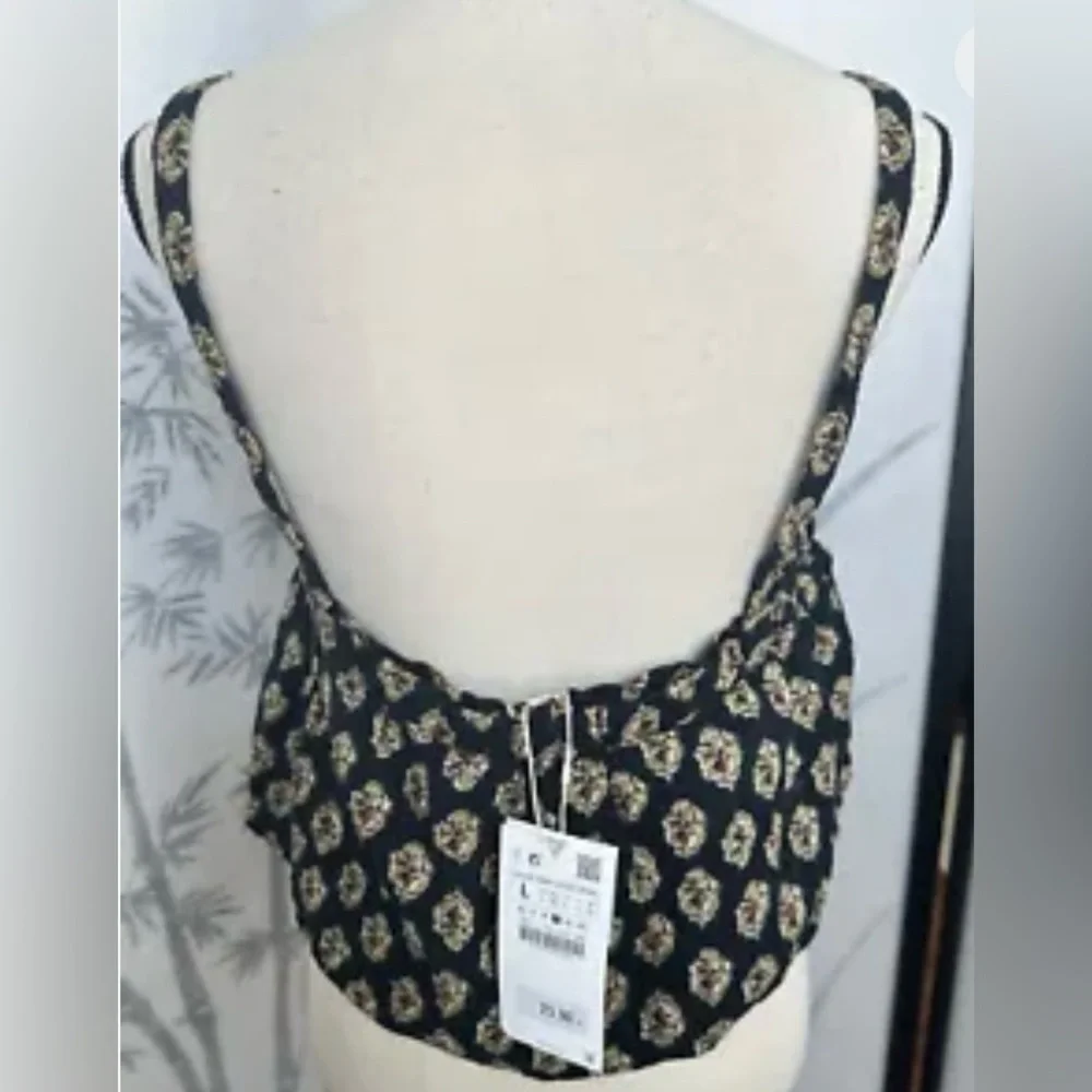NWT Zara Black Floral Crop Top, Large - Picture 5 of 5